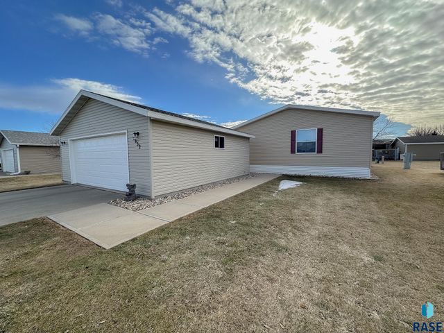 5652 W Meridian Pl Place, Sioux Falls, SD 57108