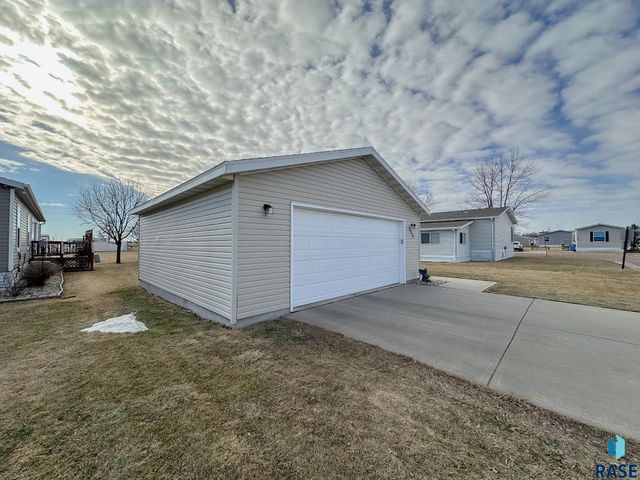 5652 W Meridian Pl Place, Sioux Falls, SD 57108