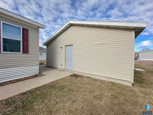 5652 W Meridian Pl Place, Sioux Falls, SD 57108