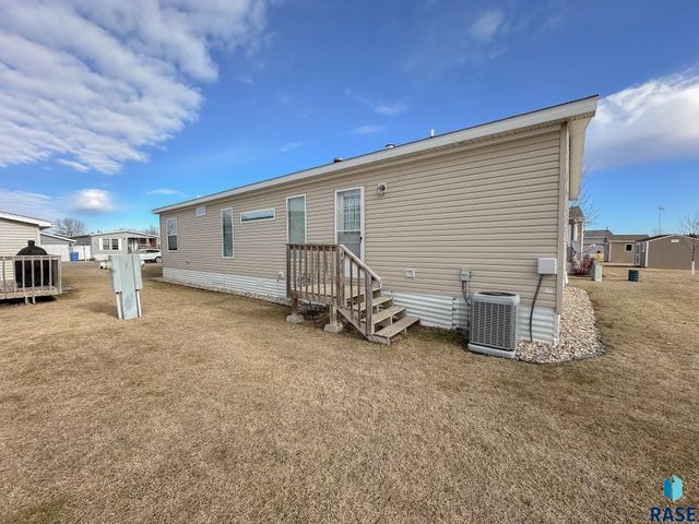 5652 W Meridian Pl Place, Sioux Falls, SD 57108