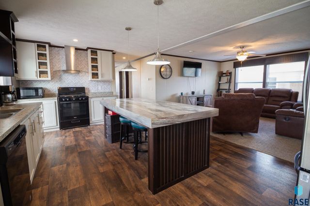 5652 W Meridian Pl Place, Sioux Falls, SD 57108