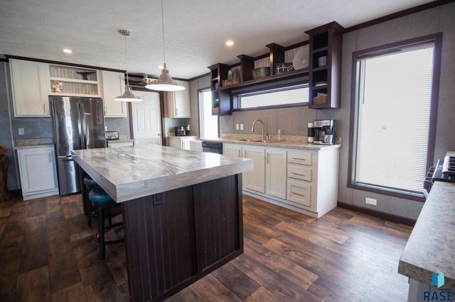 5652 W Meridian Pl Place, Sioux Falls, SD 57108