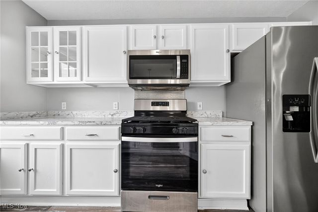 17639 Wildwood Lane, Cleveland, OH 44119