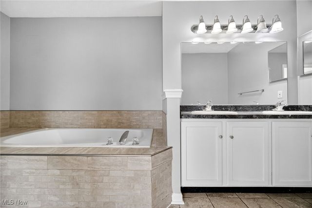 17639 Wildwood Lane, Cleveland, OH 44119