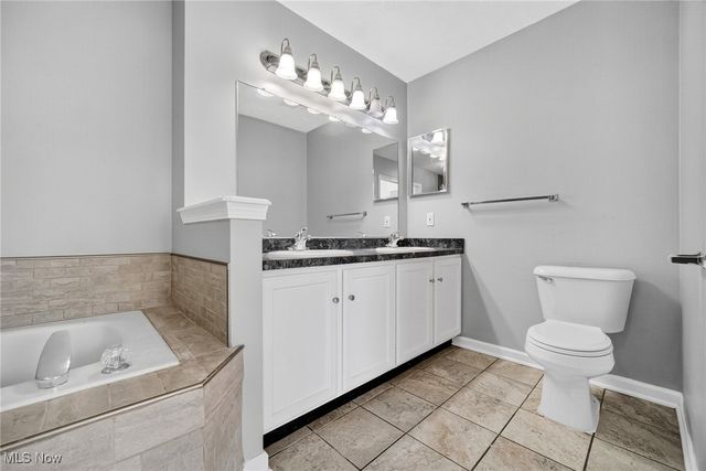 17639 Wildwood Lane, Cleveland, OH 44119