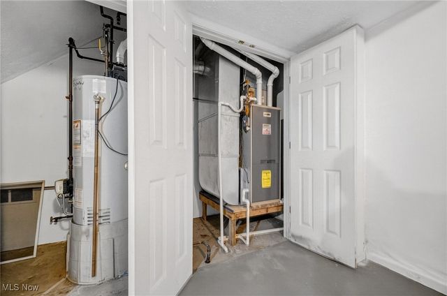 17639 Wildwood Lane, Cleveland, OH 44119