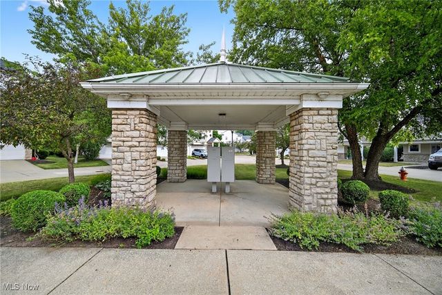 17639 Wildwood Lane, Cleveland, OH 44119