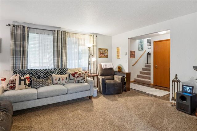 23 SE Benaiah Circle, Bend, OR 97702