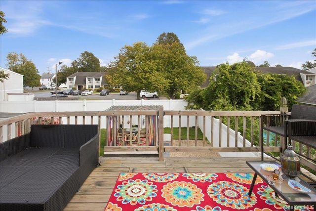 63 E Neck Court, West Babylon, NY 11704