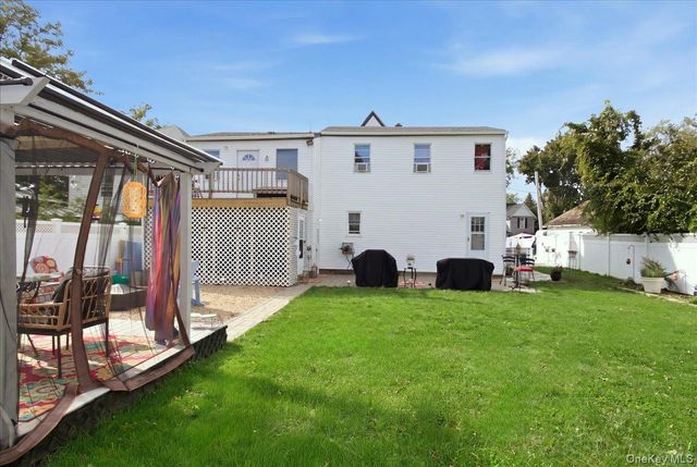 63 E Neck Court, West Babylon, NY 11704