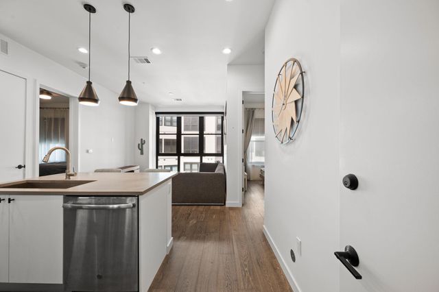 800 Embassy DR 302, Austin, TX 78702