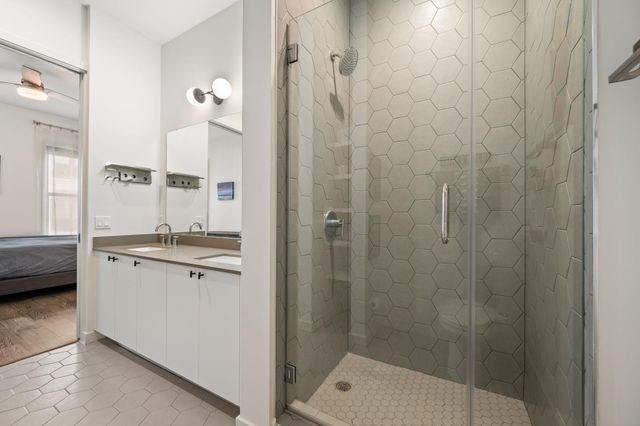 800 Embassy DR 302, Austin, TX 78702