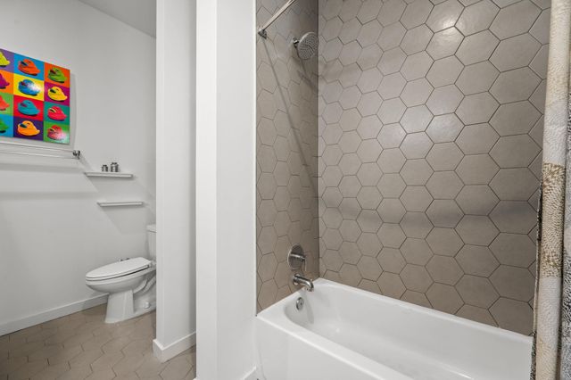 800 Embassy DR 302, Austin, TX 78702