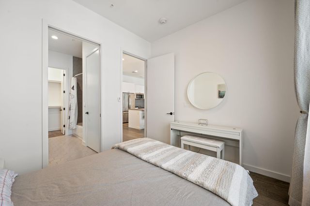 800 Embassy DR 302, Austin, TX 78702