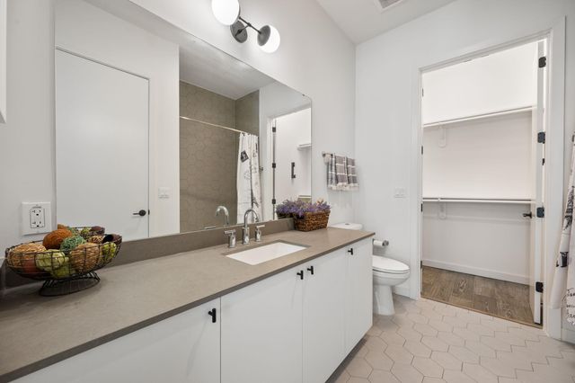 800 Embassy DR 302, Austin, TX 78702