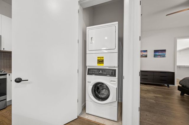 800 Embassy DR 302, Austin, TX 78702