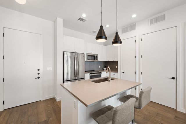 800 Embassy DR 302, Austin, TX 78702