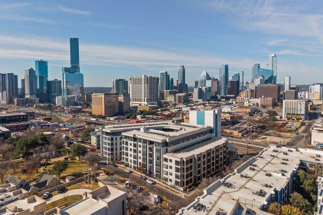800 Embassy DR 302, Austin, TX 78702