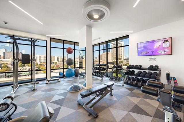 800 Embassy DR 302, Austin, TX 78702