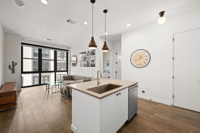 800 Embassy DR 302, Austin, TX 78702