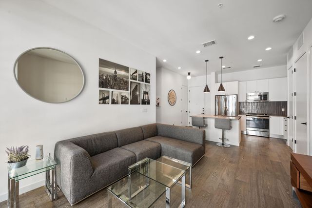 800 Embassy DR 302, Austin, TX 78702