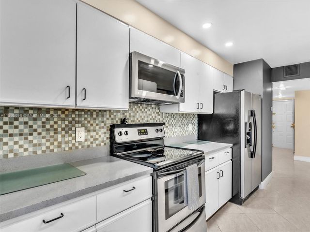 1400 Sheridan St 24J, Hollywood, FL 33020