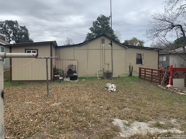 504 6 th street, Natalia, TX 78059