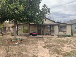 504 6 th street, Natalia, TX 78059