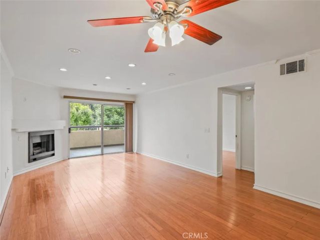 5540 S Owensmouth Avenue 107, Woodland Hills, CA 91367