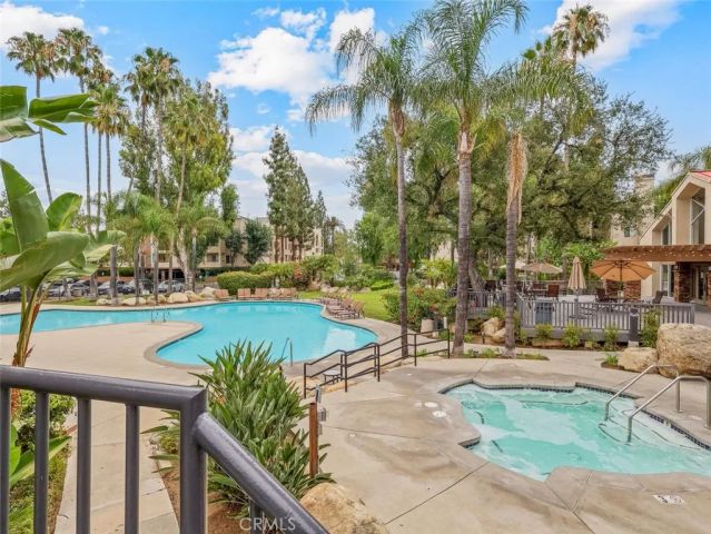 5540 S Owensmouth Avenue 107, Woodland Hills, CA 91367