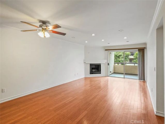 5540 S Owensmouth Avenue 107, Woodland Hills, CA 91367