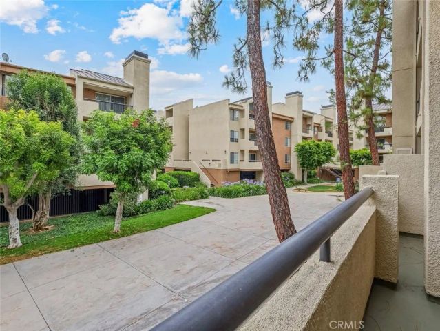5540 S Owensmouth Avenue 107, Woodland Hills, CA 91367