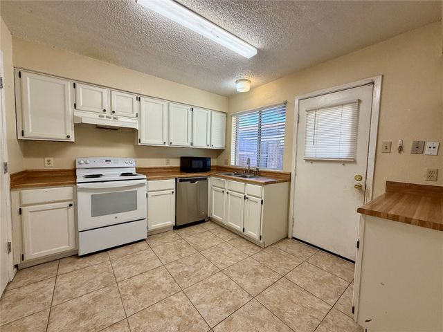 1301 Lovell Drive, Arlington, TX 76012
