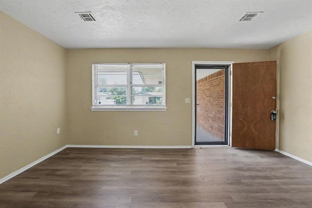 644 W Main Street, Moore, OK 73160