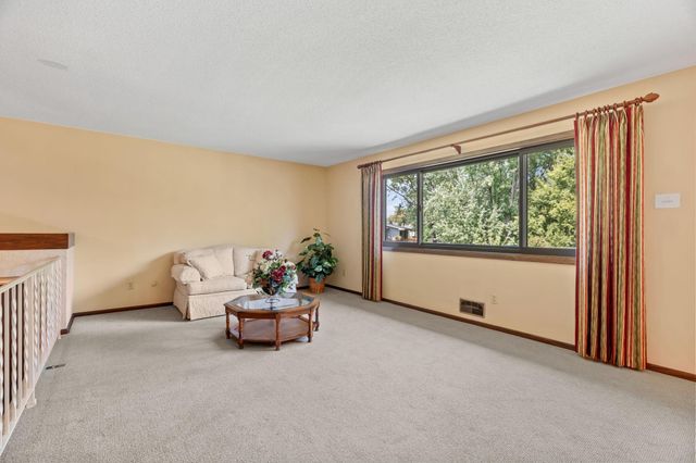 903 Shirlee Lane, Shoreview, MN 55126