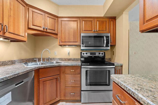 903 Shirlee Lane, Shoreview, MN 55126