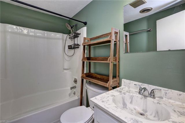 7020 Fox Mill Run DR, Gloucester, VA 23061