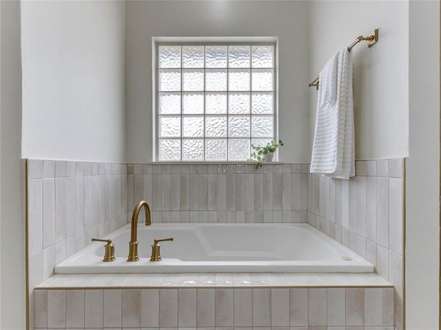 3309 Huntsman Court, Edmond, OK 73003