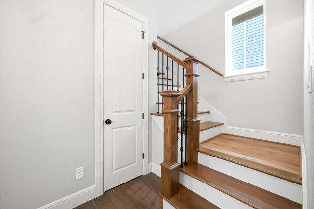 1204 W 16th Street B, Houston, TX 77008