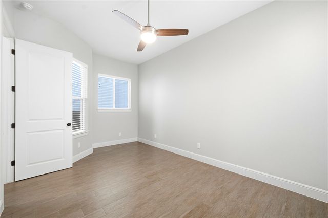 1204 W 16th Street B, Houston, TX 77008