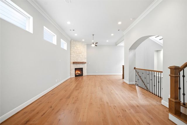 1204 W 16th Street B, Houston, TX 77008
