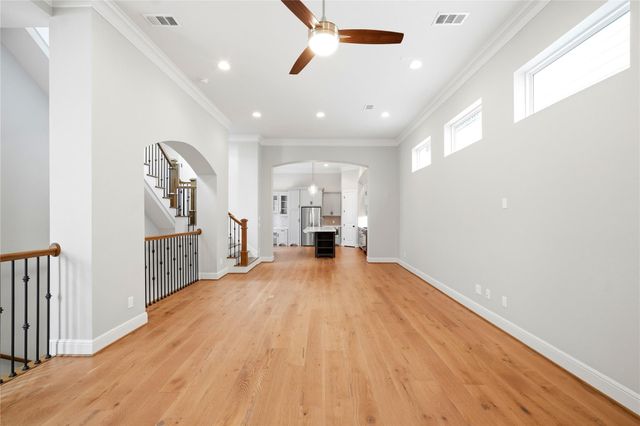 1204 W 16th Street B, Houston, TX 77008