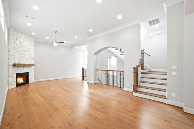 1204 W 16th Street B, Houston, TX 77008