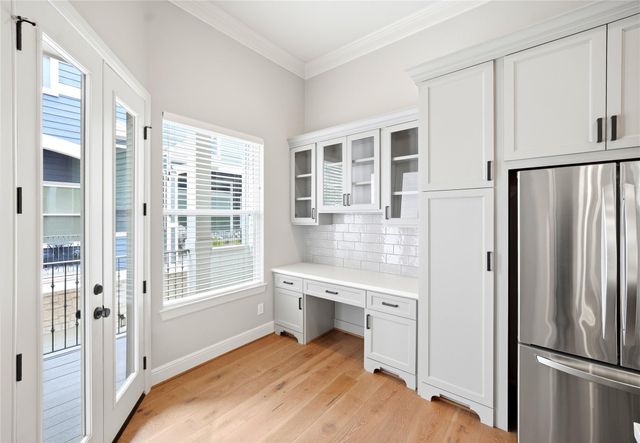 1204 W 16th Street B, Houston, TX 77008