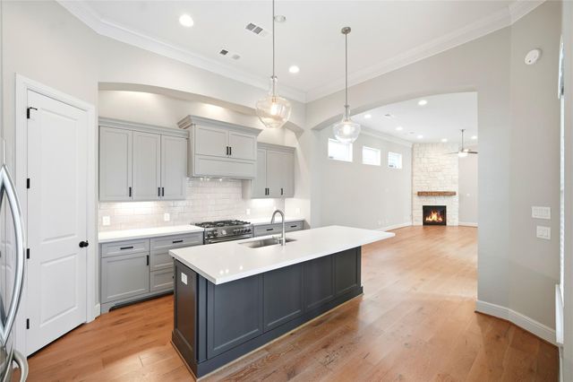1204 W 16th Street B, Houston, TX 77008