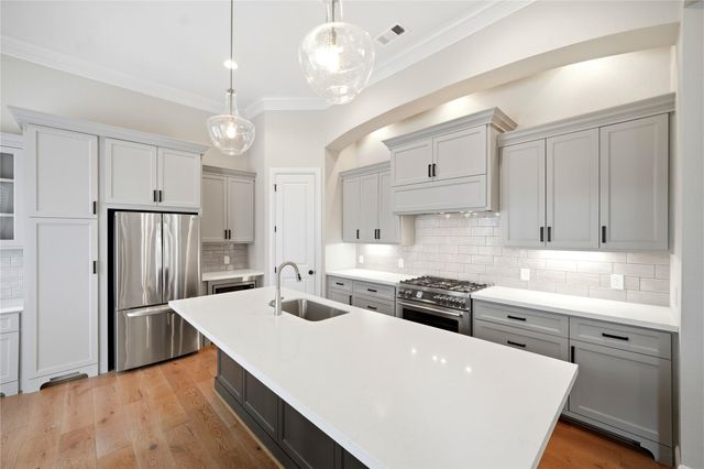 1204 W 16th Street B, Houston, TX 77008