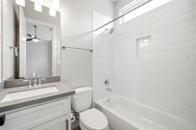 1204 W 16th Street B, Houston, TX 77008