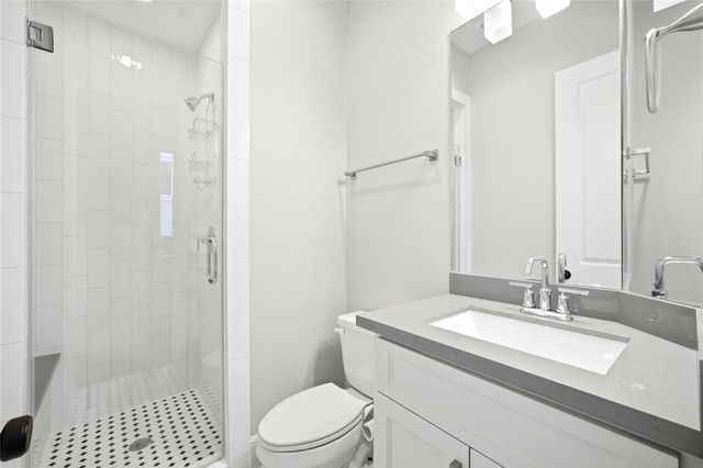 1204 W 16th Street B, Houston, TX 77008