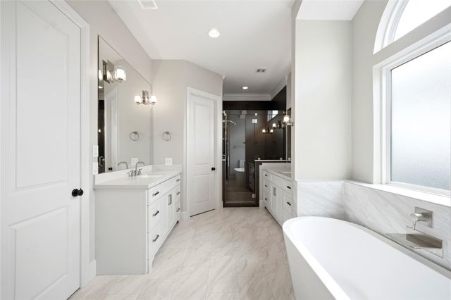 1204 W 16th Street B, Houston, TX 77008