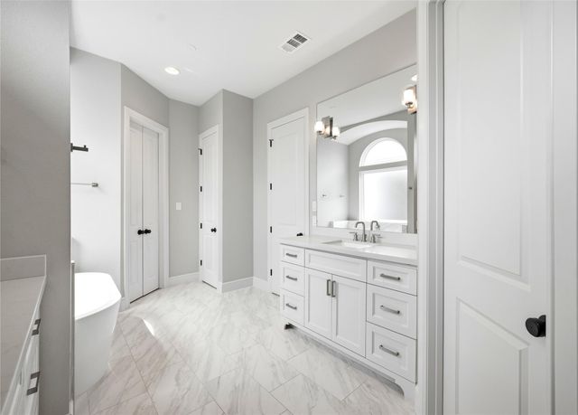 1204 W 16th Street B, Houston, TX 77008